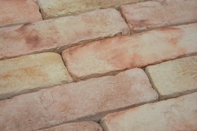 Brique de terrasse ancienne moyenne roche – L : 6.5 cm x H : 27 cm x Ep : 3.5 cm