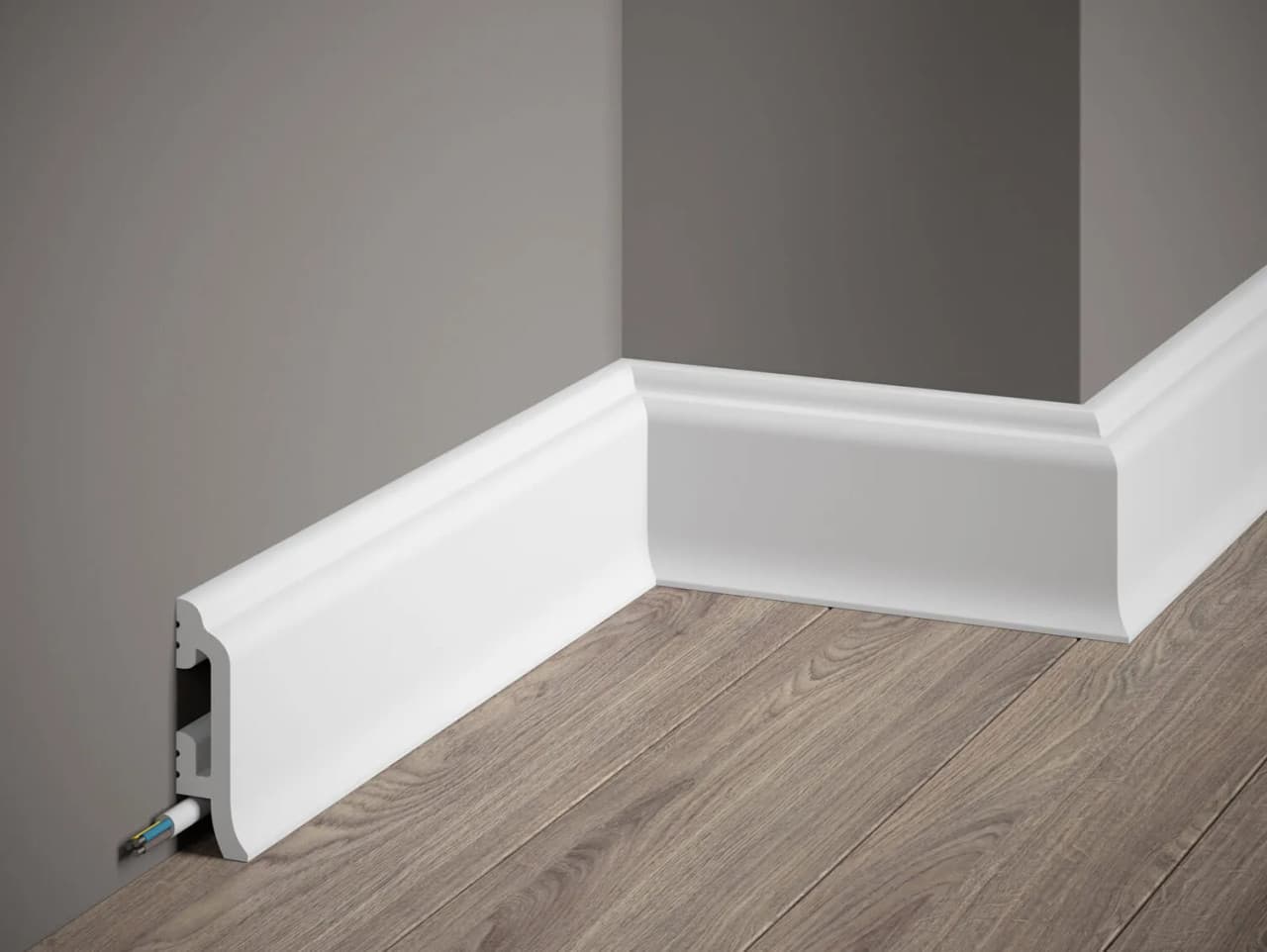 Plinthe MD8300 : profilé décoratif - fraisage délicat